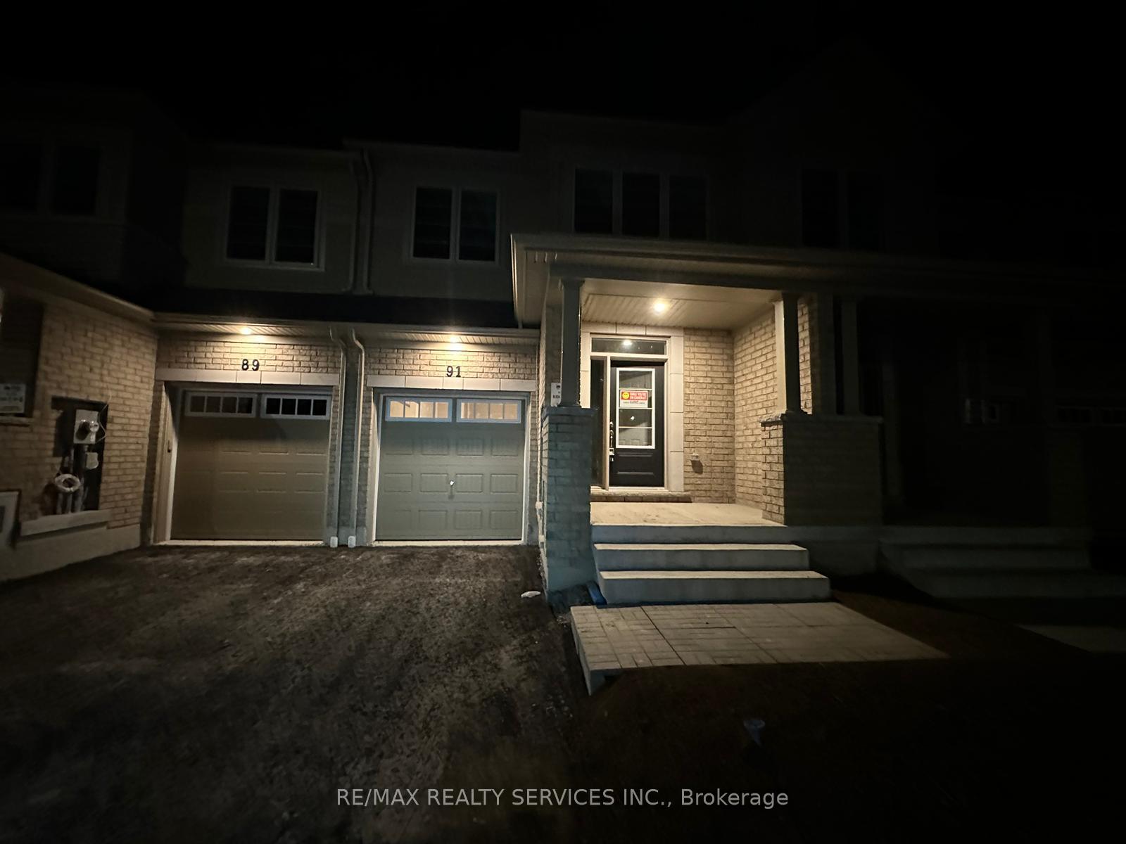 91-air-dancer-crescent-oshawa-ontario-e12278990