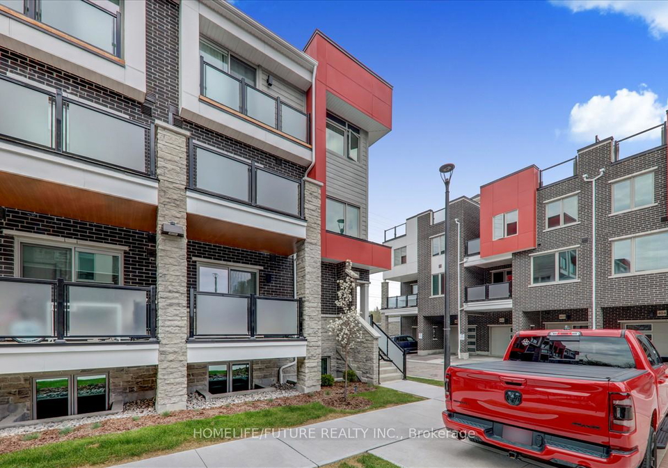1034-reflection-place-pickering-ontario-e12287179