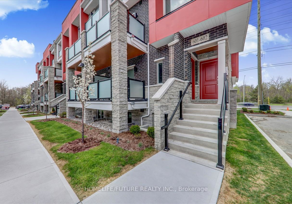 1034-reflection-place-pickering-ontario-e12287179