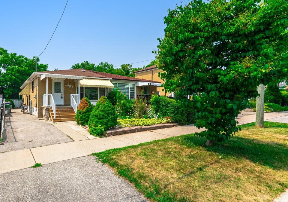 122-santamonica-boulevard-scarborough-ontario-e12287498