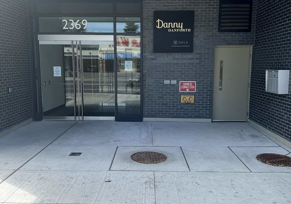 2369-danforth-avenue-toronto-ontario-e12290449