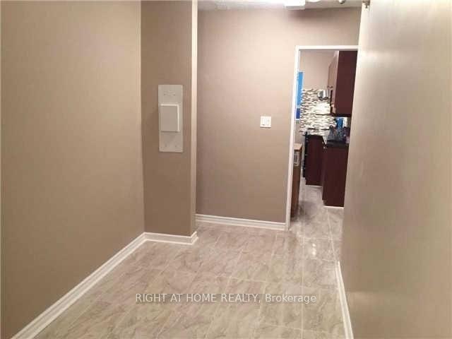 3-massey-square-east-york-ontario-e12296361