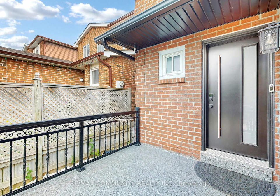 1117-tanzer-court-pickering-ontario-e12299373