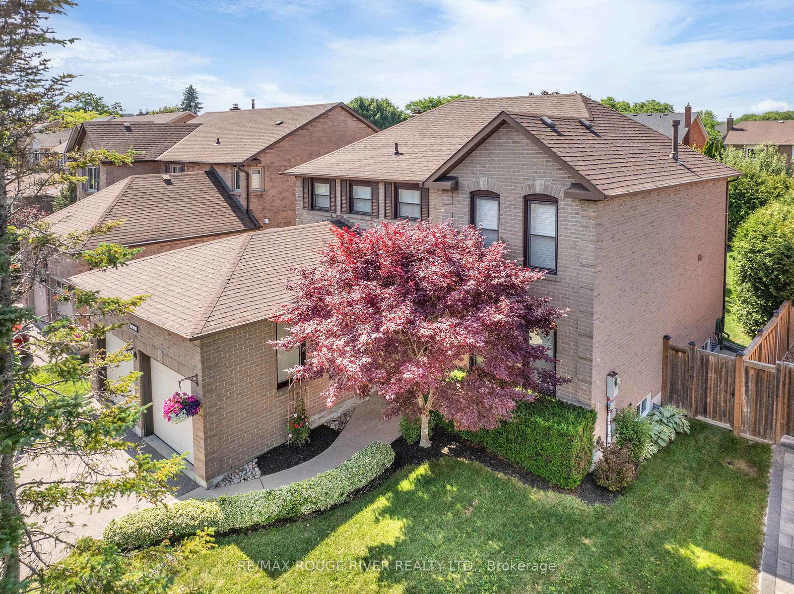 1830-post-drive-pickering-ontario-e12302113