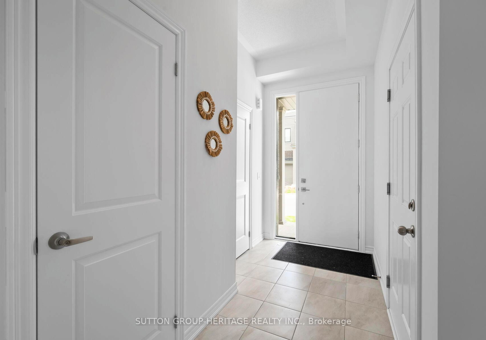 16-sorbara-way-whitby-ontario-e12304544