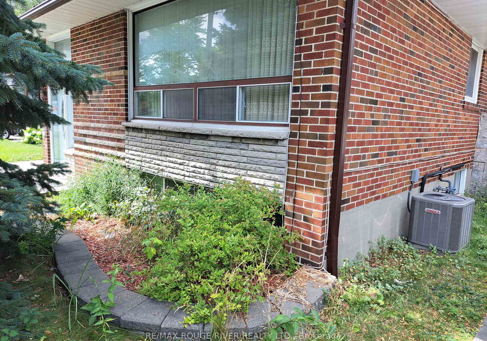 52-lombardy-crescent-scarborough-ontario-e12305914