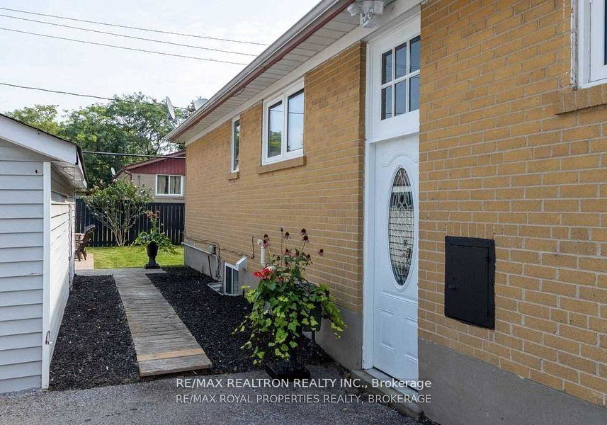 56-burcher-road-ajax-ontario-e12308473