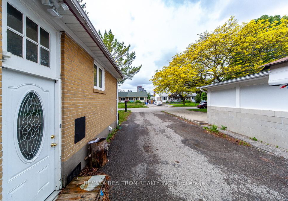 56-burcher-road-ajax-ontario-e12308473