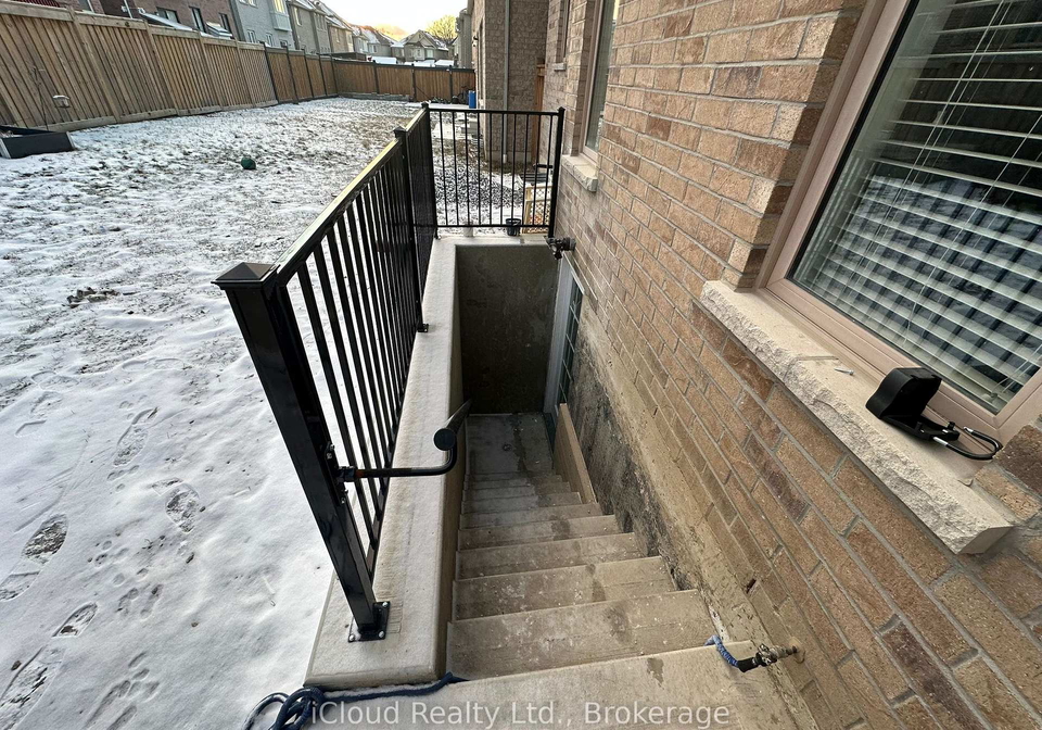 13-raithby-crescent-ajax-ontario-e12311848
