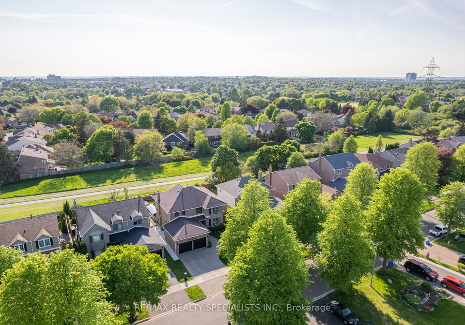 8-flint-crescent-whitby-ontario-e12314660