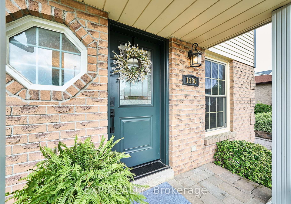 1386-charter-crescent-oshawa-ontario-e12317027