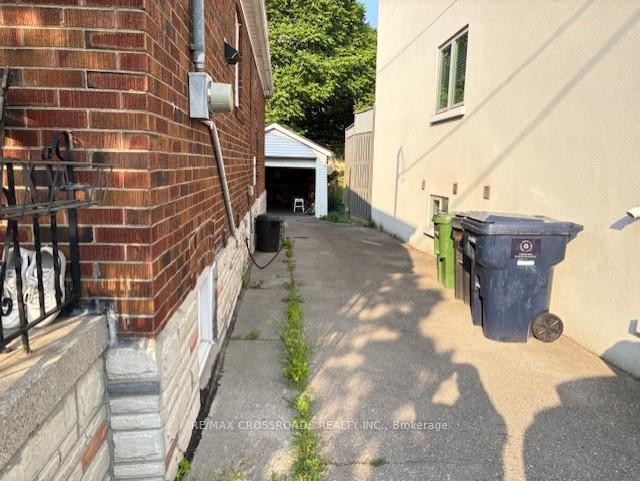 9-roblin-bsmt-avenue-east-york-ontario-e12318535