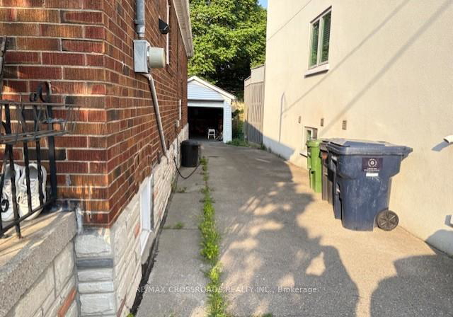 9-roblin-bsmt-avenue-east-york-ontario-e12318535
