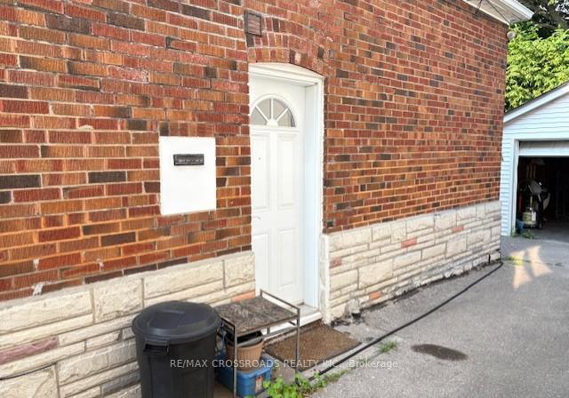 9-roblin-bsmt-avenue-east-york-ontario-e12318535