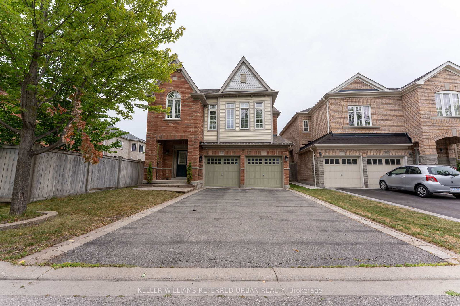 10-wilsongary-circle-ajax-ontario-e12319844