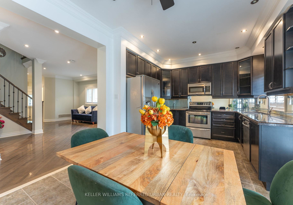 10-wilsongary-circle-ajax-ontario-e12319844