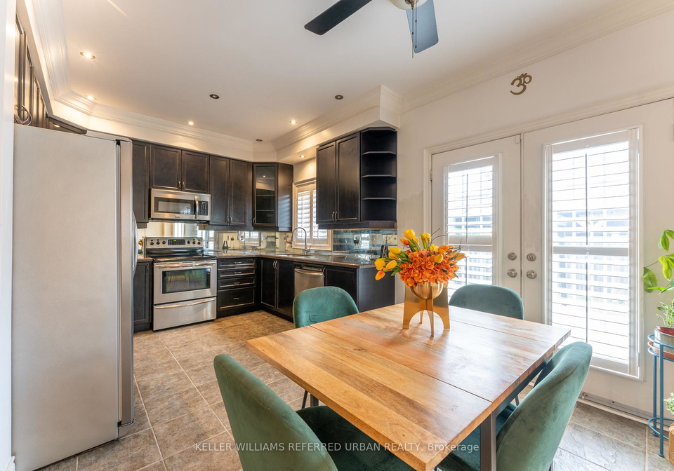 10-wilsongary-circle-ajax-ontario-e12319844