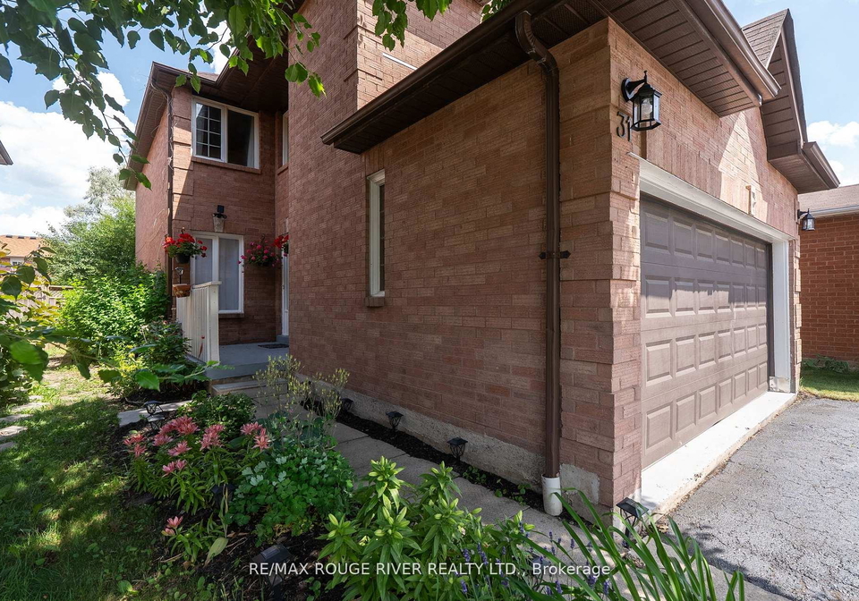 31-sharp-crescent-ajax-ontario-e12321239