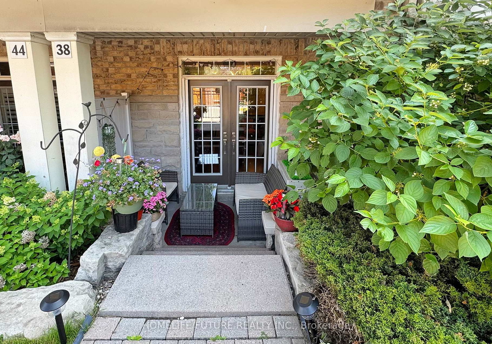 38-lovegrove-lane-ajax-ontario-e12322636