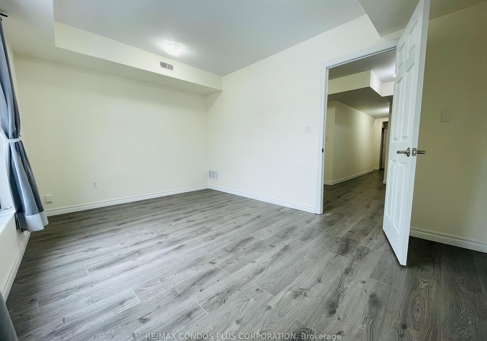 721-danforth-avenue-east-york-ontario-e12324613
