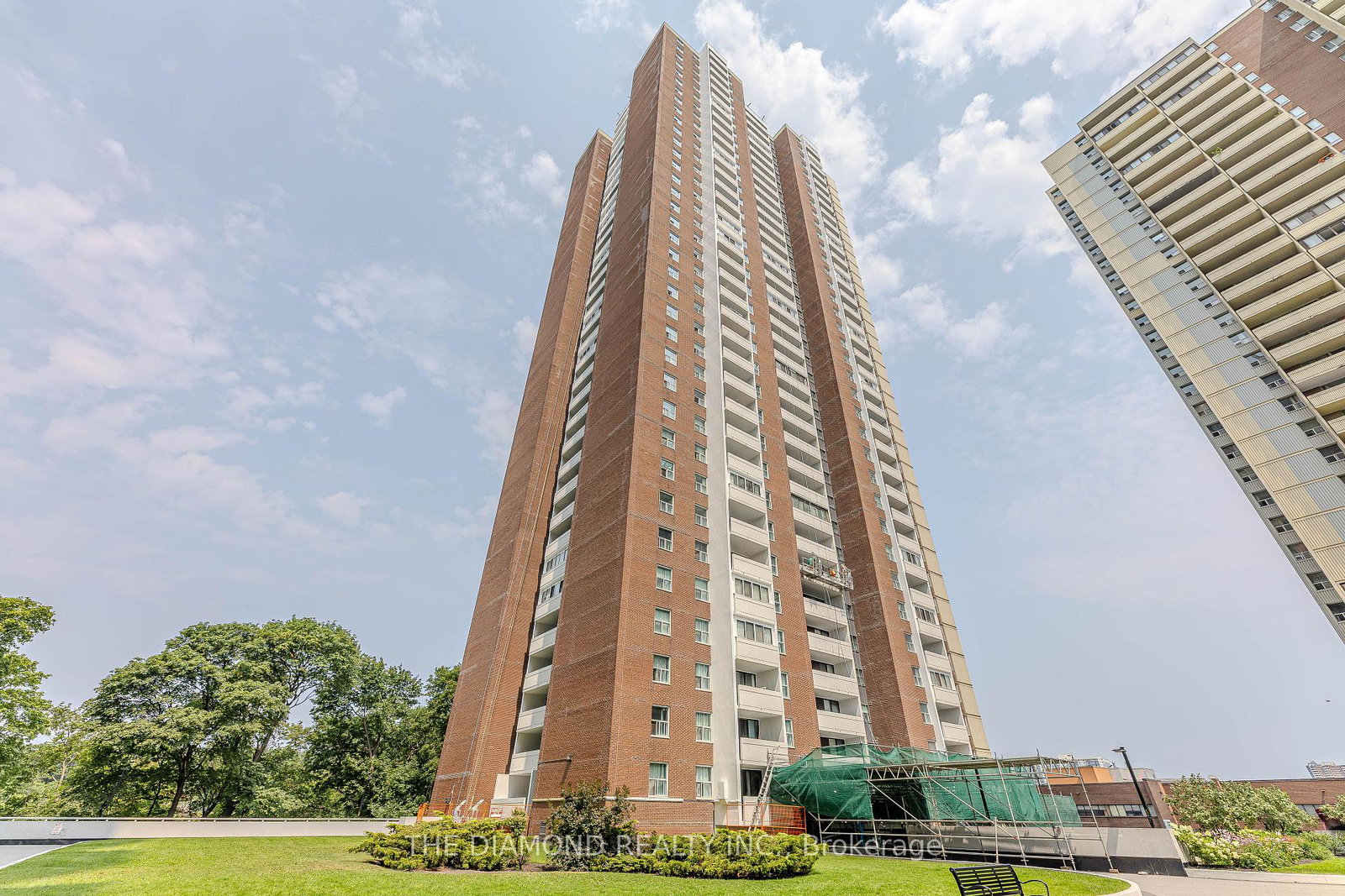 3-massey-square-east-york-ontario-e12325022