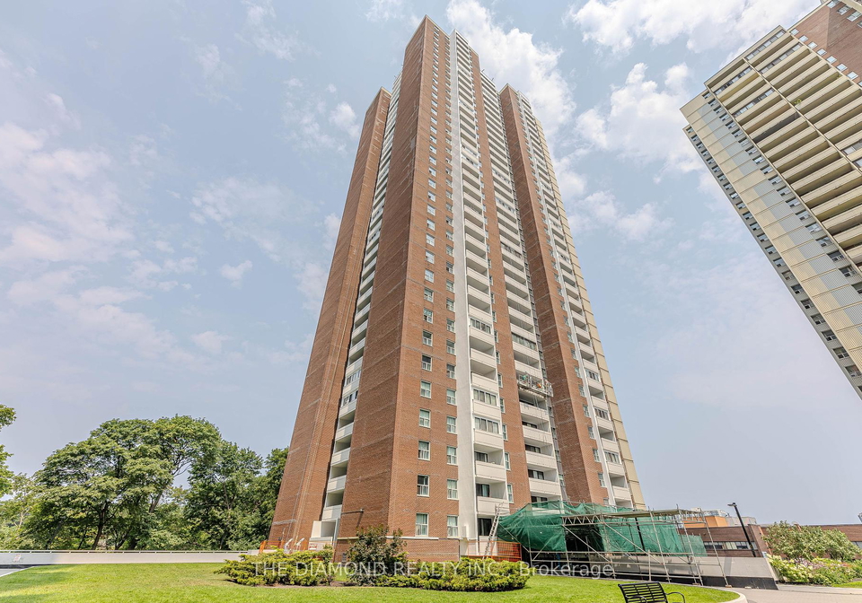 3-massey-square-east-york-ontario-e12325022