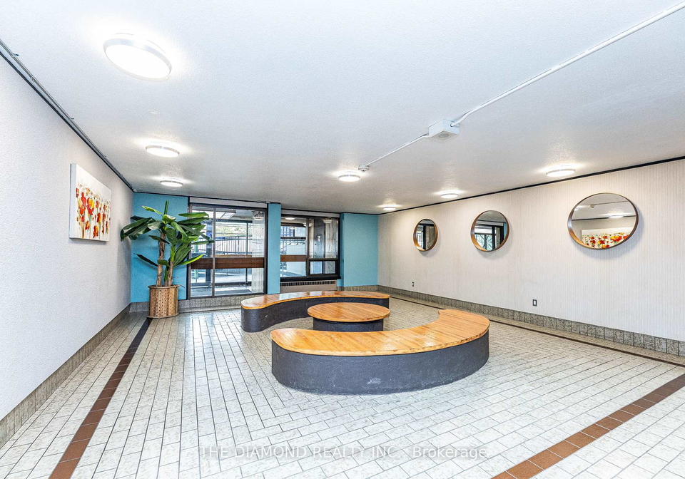 3-massey-square-east-york-ontario-e12325022