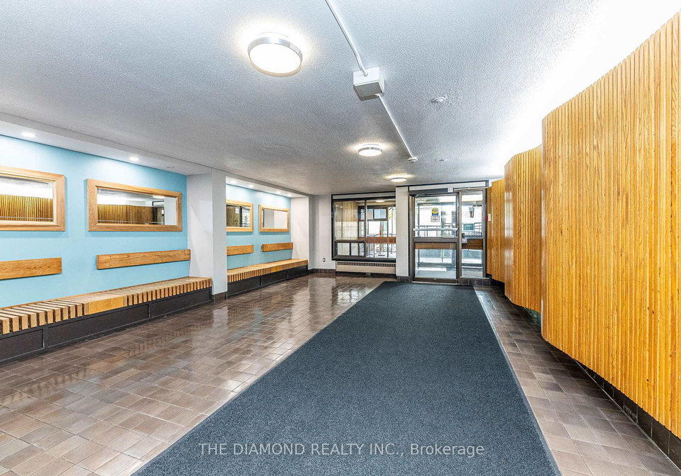 3-massey-square-east-york-ontario-e12325022
