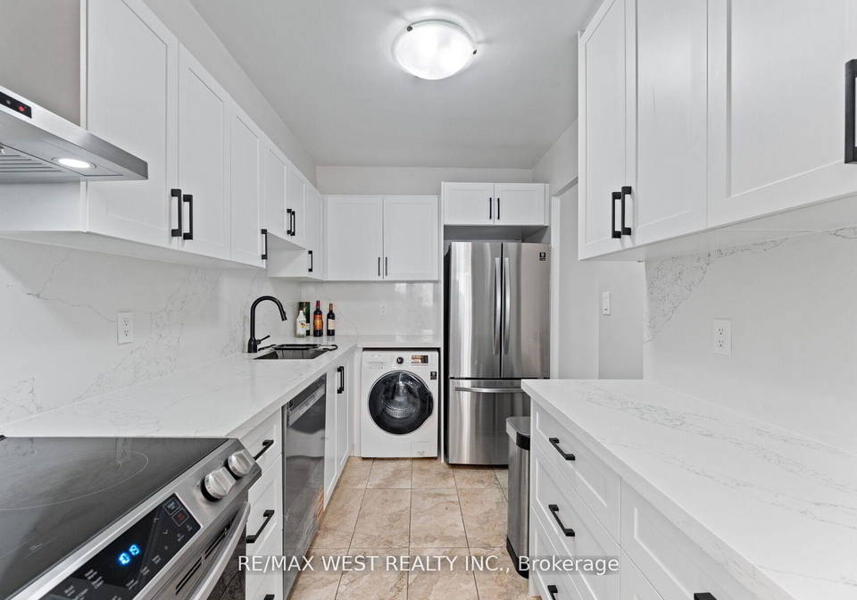 5-massey-square-east-york-ontario-e12326636