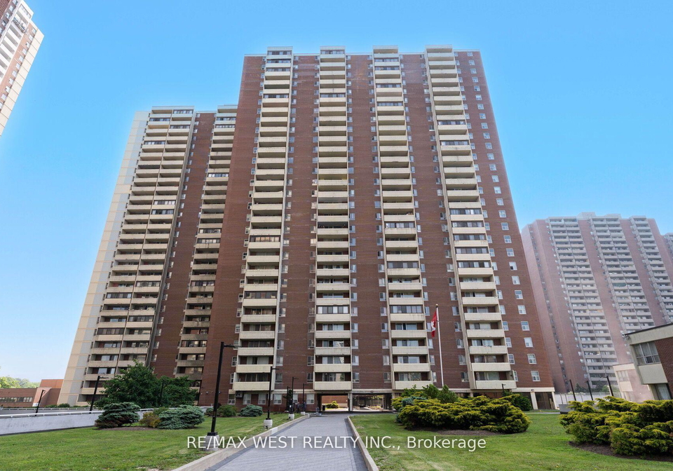 5-massey-square-east-york-ontario-e12326636