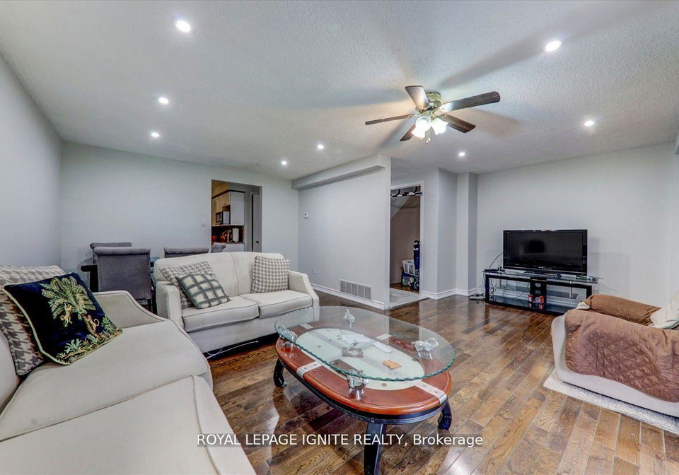 9-pilkey-crescent-scarborough-ontario-e12328254
