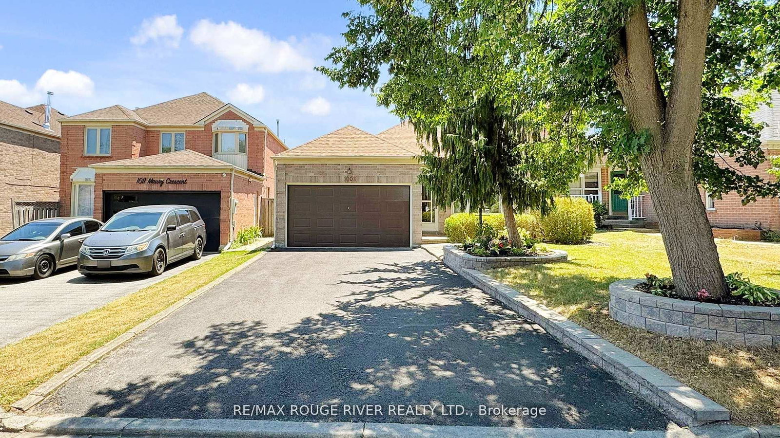 1009-maury-crescent-pickering-ontario-e12329007