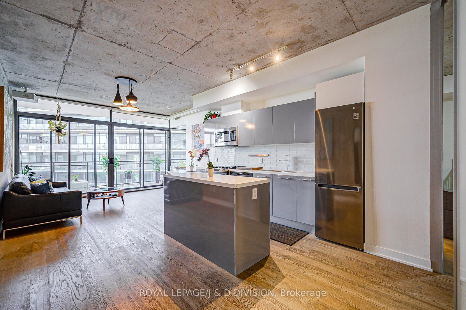 1201-dundas-street-e-toronto-ontario-e12329504
