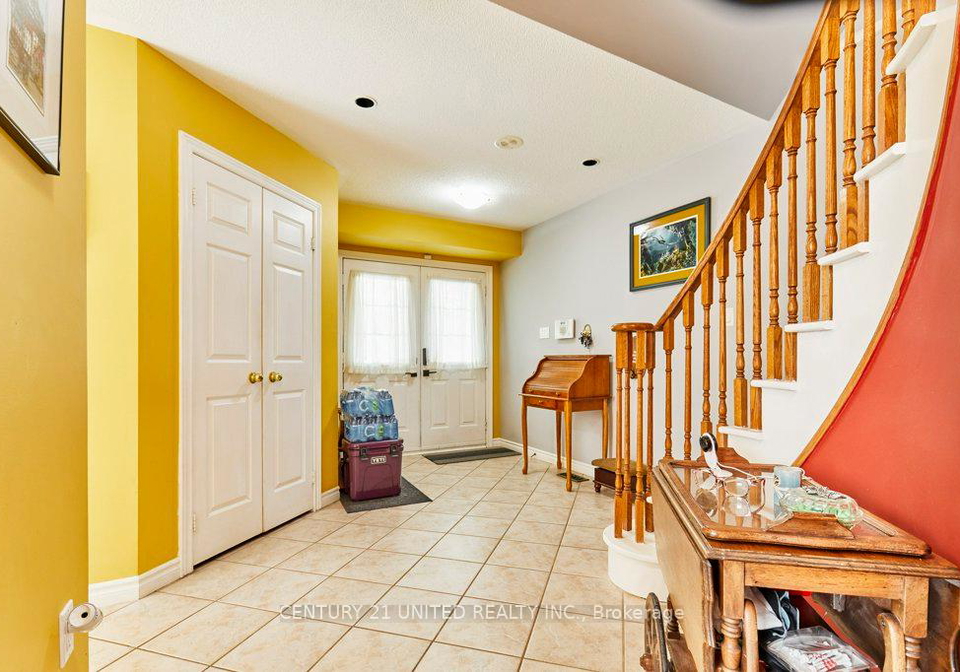 5-pickard-gate-clarington-ontario-e12329917