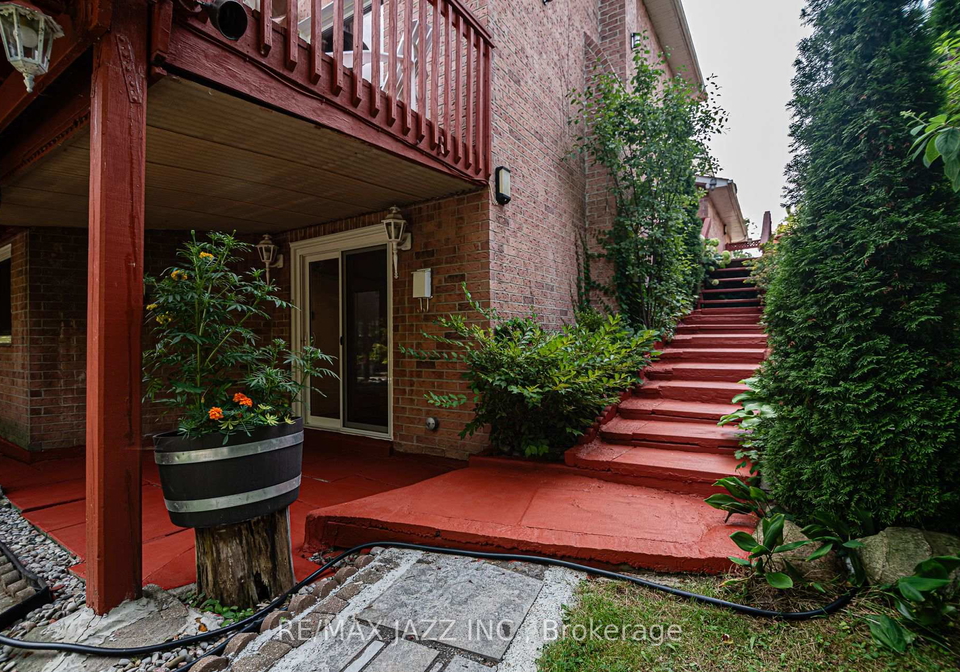 30-love-crescent-ajax-ontario-e12330853