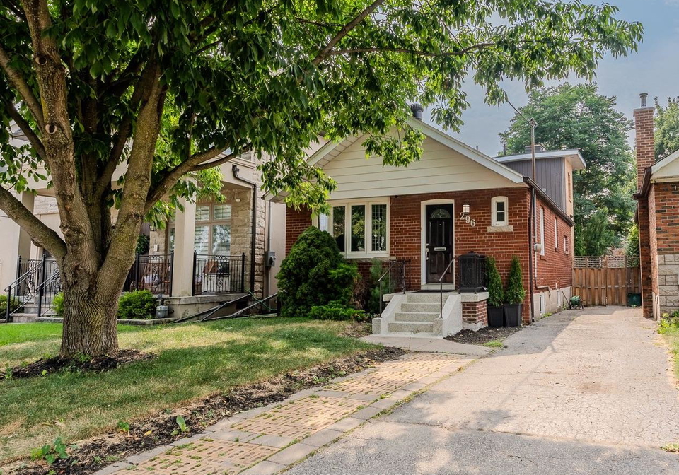 296-linsmore-crescent-east-york-ontario-e12331069