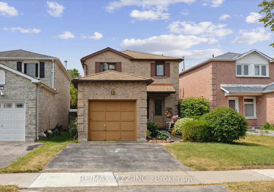24-large-crescent-ajax-ontario-e12331131