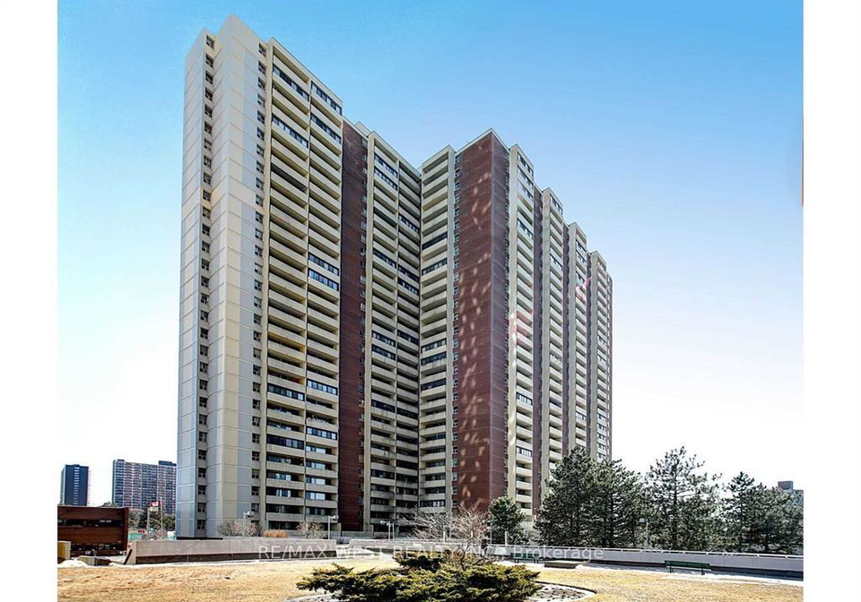 5-massey-square-east-york-ontario-e12333131