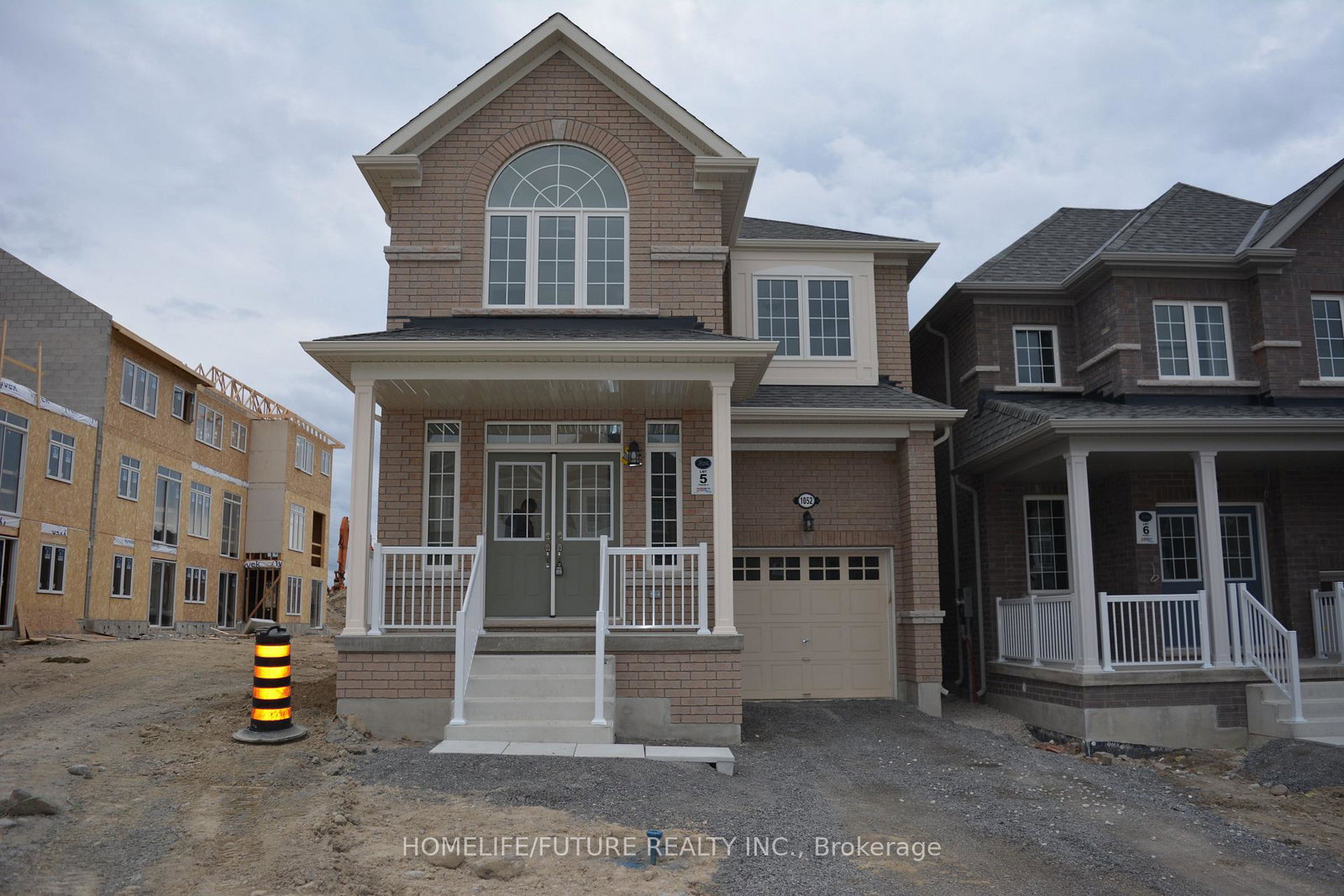 1052-matthew-murray-crescent-oshawa-ontario-e12335045