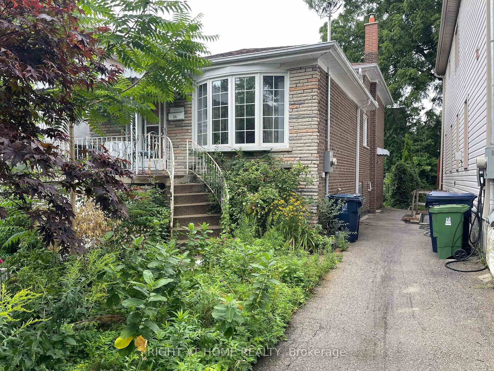 24-crewe-avenue-east-york-ontario-e12335706