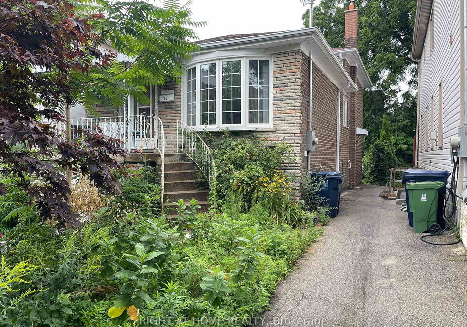 24-crewe-avenue-east-york-ontario-e12335706