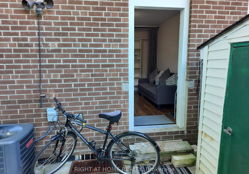 24-crewe-avenue-east-york-ontario-e12335706