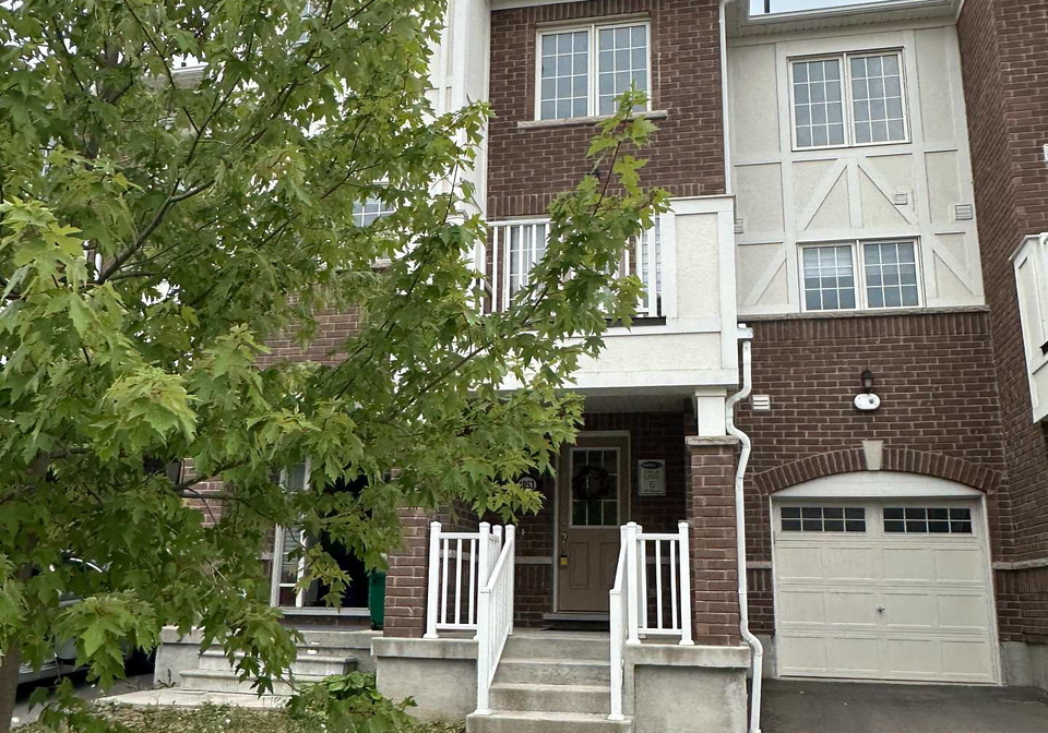 1053-clipper-lane-pickering-ontario-e12335836
