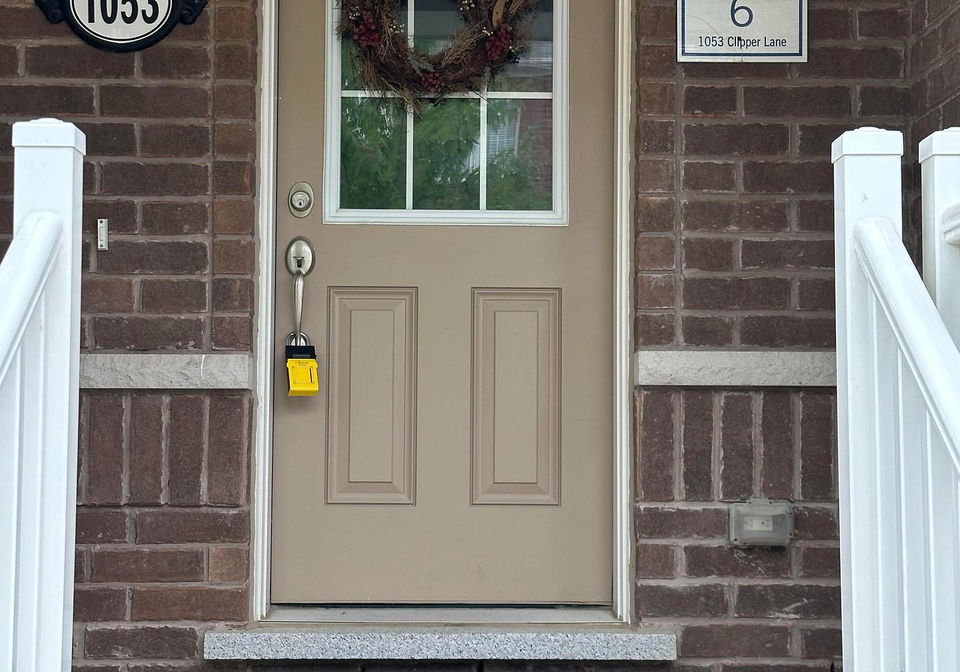 1053-clipper-lane-pickering-ontario-e12335836