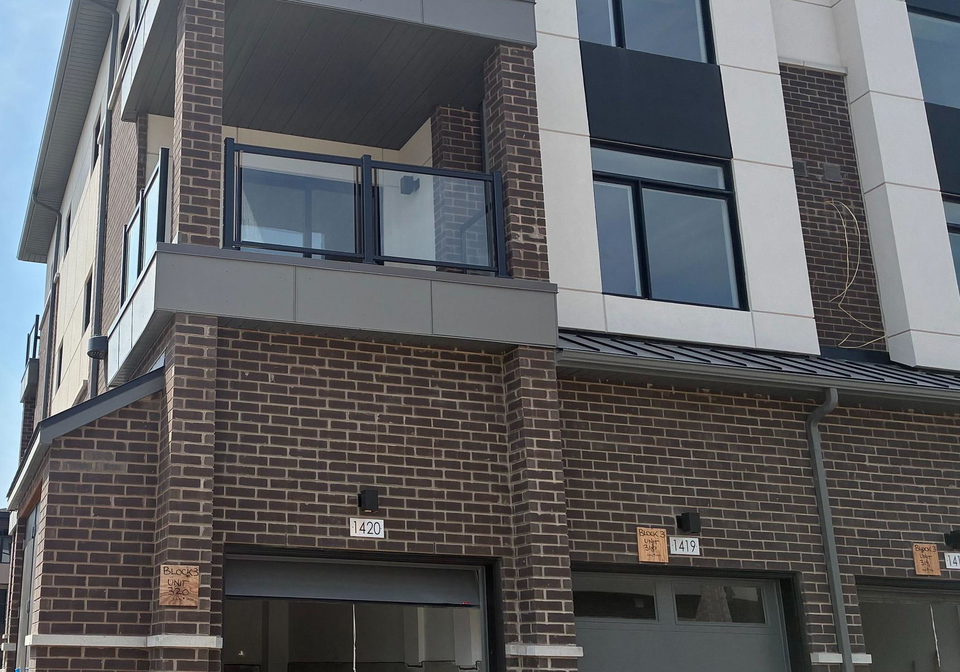1420-1695-dersan-street-n-pickering-ontario-e12336141