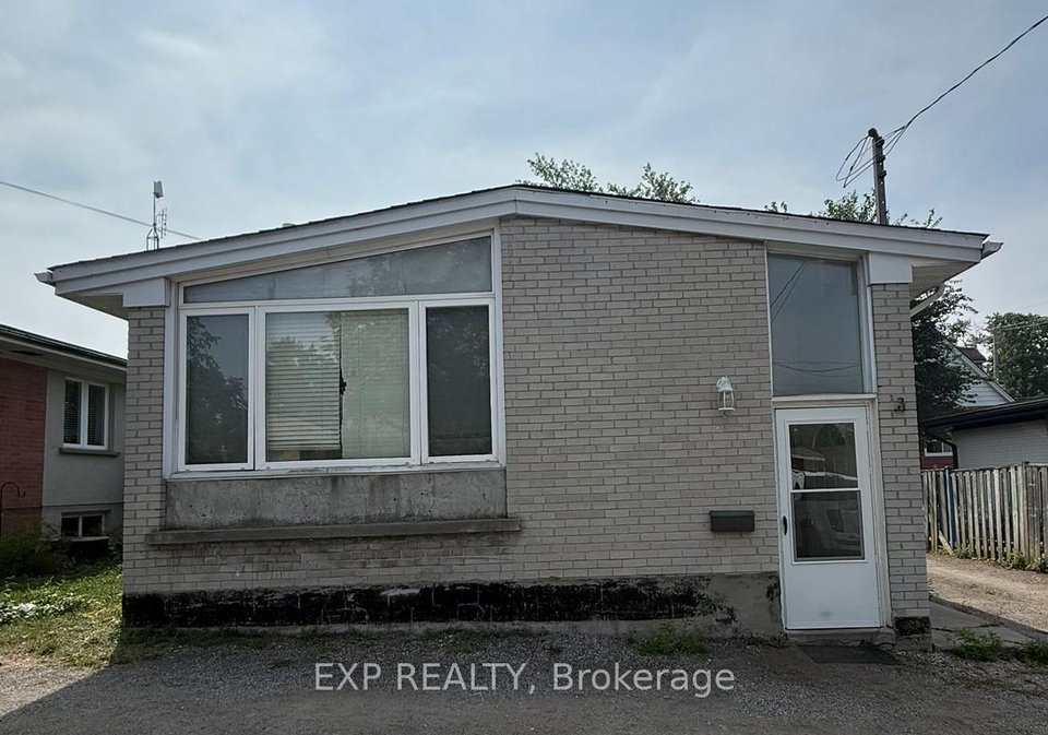 3-summer-drive-scarborough-ontario-e12339168