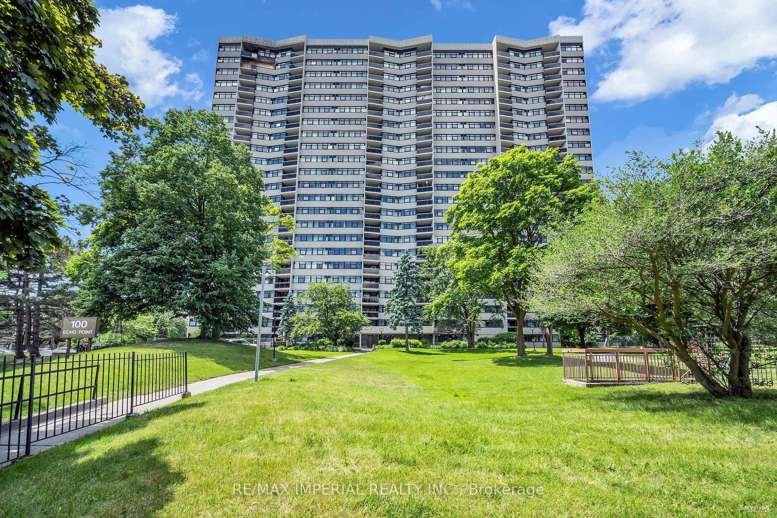 100-echo-point-scarborough-ontario-e12339370