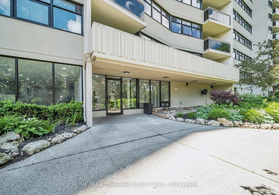 100-echo-point-scarborough-ontario-e12339370