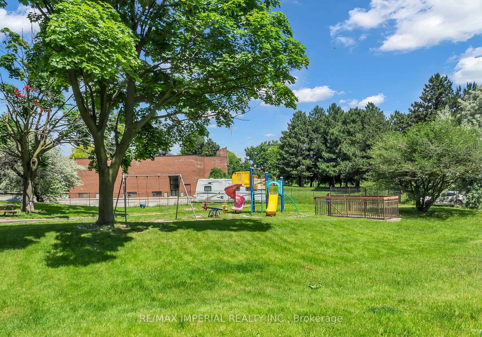 100-echo-point-scarborough-ontario-e12339370