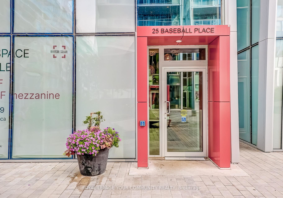 25-baseball-place-toronto-ontario-e12341619